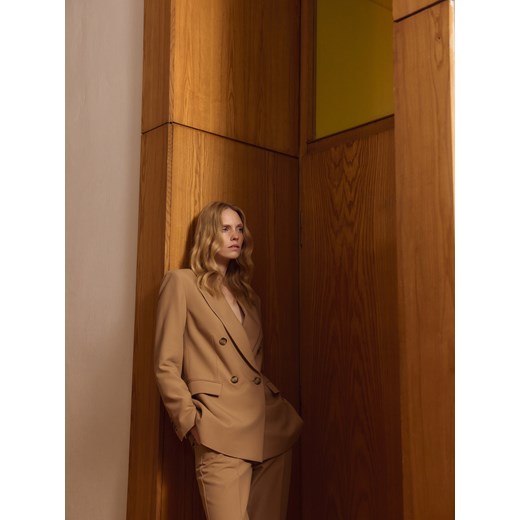 Reserved - Dwurzędowa marynarka z dodatkiem wiskozy - brązowy Reserved XL Reserved