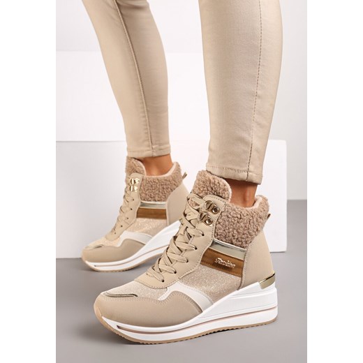 Ciemnobeżowe Botki na Koturnie w Streetwearowym Stylu Ozdobione Futerkiem Arabelline ze sklepu renee.pl w kategorii Botki - zdjęcie 174976030