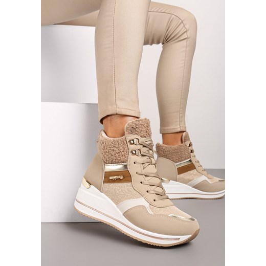 Ciemnobeżowe Streetwearowe Botki na Koturnie z Metalicznymi Wstawkami i Futerkiem Beloraine ze sklepu born2be.pl w kategorii Botki - zdjęcie 174976603