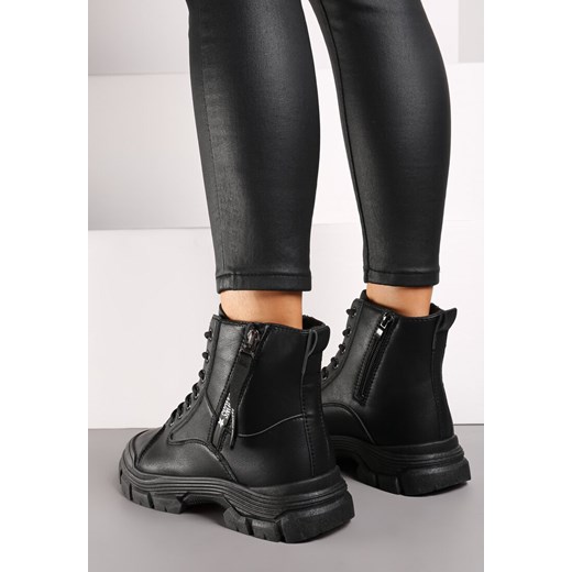 Czarne Botki Typu Traperki na Tłoczonej Podeszwie Ozdobione Suwakiem przy Renee 40 renee.pl wyprzedaż