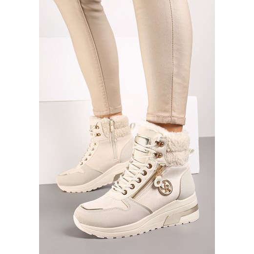 Beżowe Sneakersy na Koturnie z Wysoką Cholewką Aplikacją i Futerkiem Typu Baranek Sinirithe ze sklepu born2be.pl w kategorii Buty sportowe damskie - zdjęcie 175046832