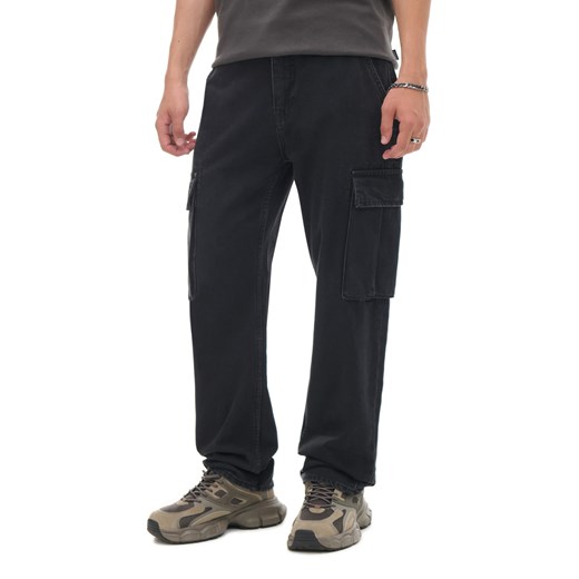 Cropp - Jeansy relaxed fit z kieszeniami cargo - czarny ze sklepu Cropp w kategorii Jeansy męskie - zdjęcie 175076232
