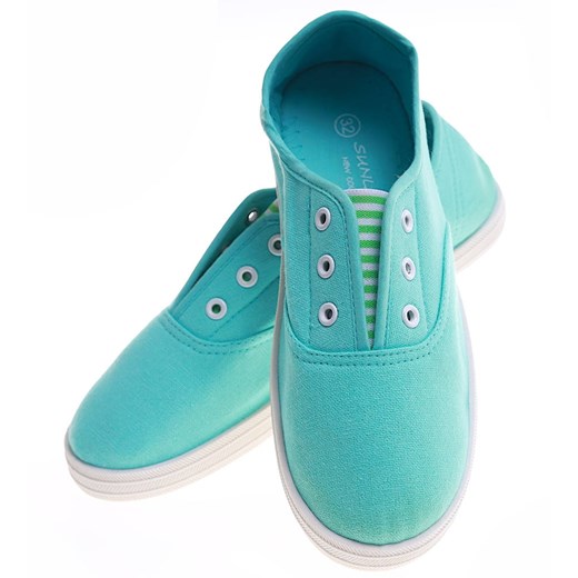 Trampki dziecięce bez zapięcia na wiosnę 