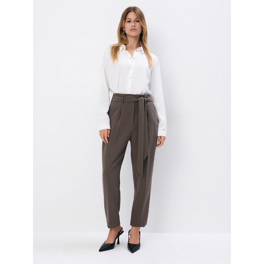 Mohito - Eleganckie szare spodnie z wiązaniem - khaki ze sklepu Mohito w kategorii Spodnie damskie - zdjęcie 175120710