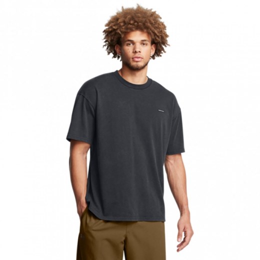 Męski t-shirt z nadrukiem Under Armour UA M Hw Os Logo Wash Ss - czarny ze sklepu Sportstylestory.com w kategorii T-shirty męskie - zdjęcie 175123070