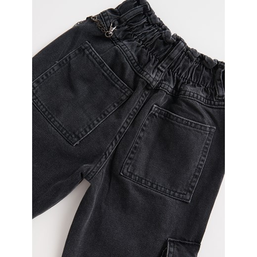 Reserved - Jeansy jogger cargo z łańcuchem - czarny Reserved 134 (8 lat) Reserved