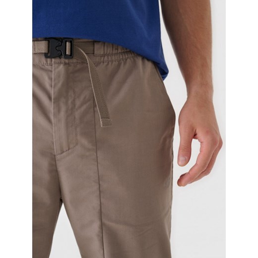 Męskie spodnie casual 4F 4FRAW24TTROM1349 - brązowe M Sportstylestory.com