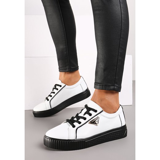 Biało-Czarne Płaskie Skórzane Sneakersy z Aplikacją Trójkąta Labriene ze sklepu born2be.pl w kategorii Buty sportowe damskie - zdjęcie 175194153