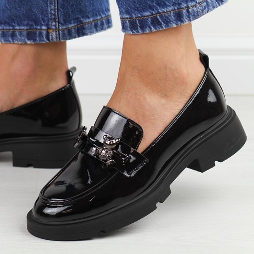 Czarne lakierowane półbuty damskie, mokasyny Vinceza 62183 ze sklepu suzana.pl w kategorii Mokasyny damskie - zdjęcie 175220163