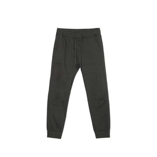 Cropp - Szare joggery z kieszeniami cargo - szary ze sklepu Cropp w kategorii Spodnie męskie - zdjęcie 175221904