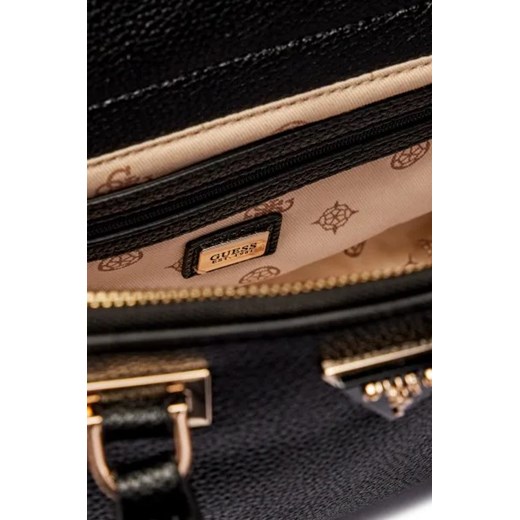 Czarny kuferek Guess
