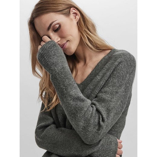 Sweter damski Vero Moda z dekoltem w serek 