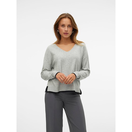 Sweter damski Vero Moda z dekoltem w serek szary casual 