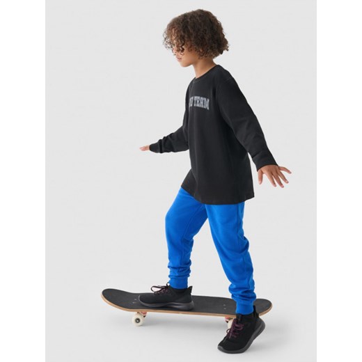 Chłopięcy longsleeve z nadrukiem 4F 4FJRAW24TLONM403 - czarny ze sklepu Sportstylestory.com w kategorii T-shirty chłopięce - zdjęcie 175245312