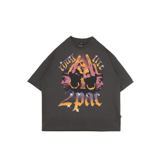 Cropp - Szary T-shirt z nadrukiem Tupac UNISEX - szary ze sklepu Cropp w kategorii T-shirty męskie - zdjęcie 175282691