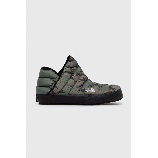 The North Face kapcie MEN S THERMOBALL TRACTION BOOTIE kolor zielony ze sklepu ANSWEAR.com w kategorii Kapcie męskie - zdjęcie 175312572