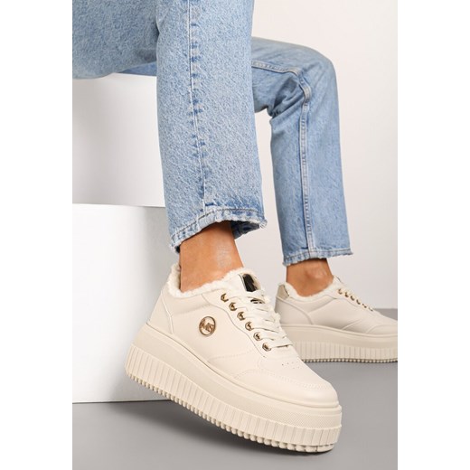 Beżowe Sznurowane Sneakersy na Grubej Tłoczonej Podeszwie z Aplikacją Tilinae ze sklepu born2be.pl w kategorii Buty sportowe damskie - zdjęcie 175374502