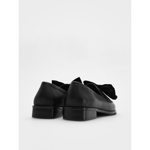 Reserved - Skórzane loafersy z kokardą - czarny Reserved 37 Reserved