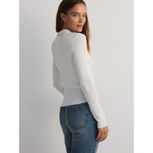 Reserved sweter damski biały z okrągłym dekoltem