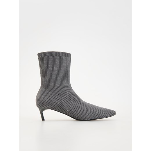 Reserved - Botki na obcasie kitten - jasnoszary ze sklepu Reserved w kategorii Botki - zdjęcie 175398552