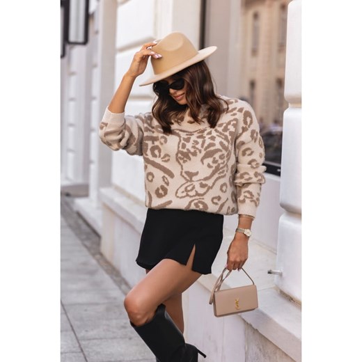 sweter pantera klasyczny krój polski producent j&k premium  -  beżowy ze sklepu STYLOWO w kategorii Swetry damskie - zdjęcie 175400944
