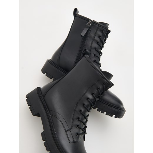Reserved - Skórzane botki ze sznurowaniem - czarny Reserved 36 Reserved