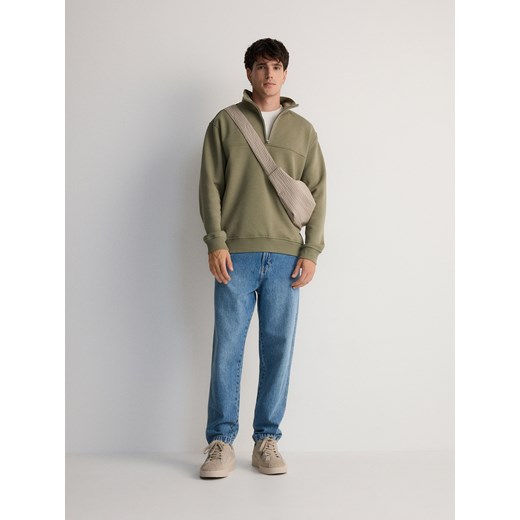 Reserved - Bluza ze stójką - oliwkowy ze sklepu Reserved w kategorii Bluzy męskie - zdjęcie 175412484