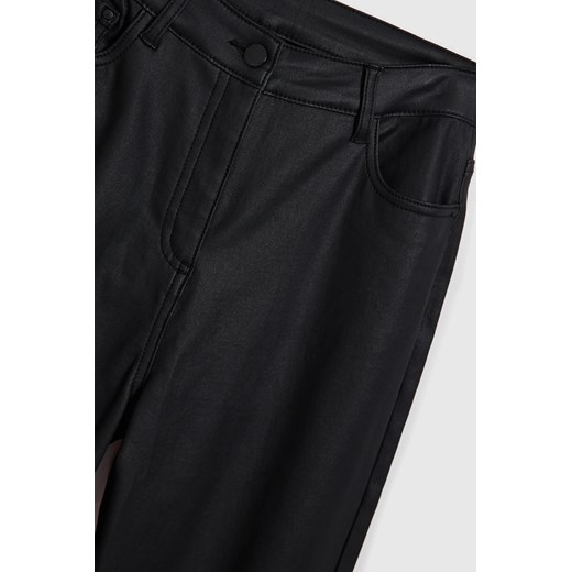 Woskowane spodnie z prostymi nogawkami czarne XL Moodo.pl