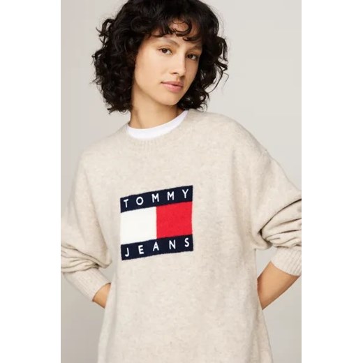 Sukienka Tommy Jeans prosta z wełny z okrągłym dekoltem