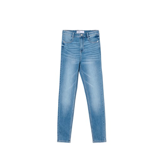 Cropp - Niebieskie jeansy skinny z kieszeniami - niebieski ze sklepu Cropp w kategorii Jeansy damskie - zdjęcie 175487352