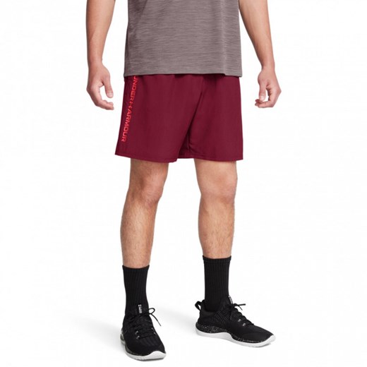 Męskie spodenki treningowe Under Armour UA Tech Woven Wordmark Short - czerwone ze sklepu Sportstylestory.com w kategorii Spodenki męskie - zdjęcie 175499781