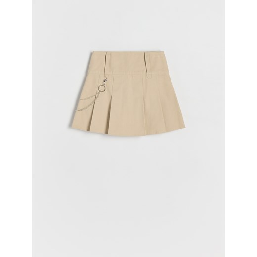 Reserved - Plisowana spódnica z łańcuchem - beżowy ze sklepu Reserved w kategorii Spódnice dziewczęce - zdjęcie 175514873