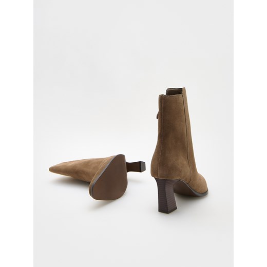 Botki Reserved na obcasie zamszowe 