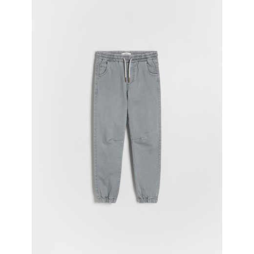 Reserved - Wysokoelastyczne spodnie jogger - jasnoszary ze sklepu Reserved w kategorii Spodnie chłopięce - zdjęcie 175581830