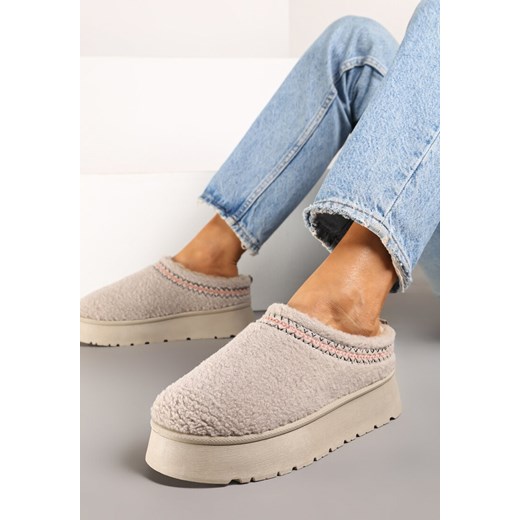 Ciemnobeżowe Śniegowce na Grubej Podeszwie z Niską Cholewką i Haftem Zinnirella 39 promocja born2be.pl