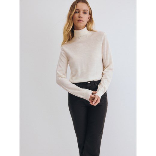 Sweter damski Reserved jesienny z golfem