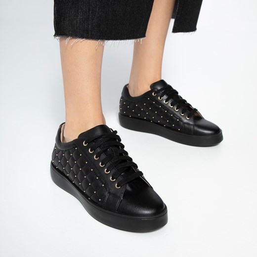Damskie sneakersy skórzane z pikowaną cholewką czarne ze sklepu WITTCHEN w kategorii Buty sportowe damskie - zdjęcie 175682090