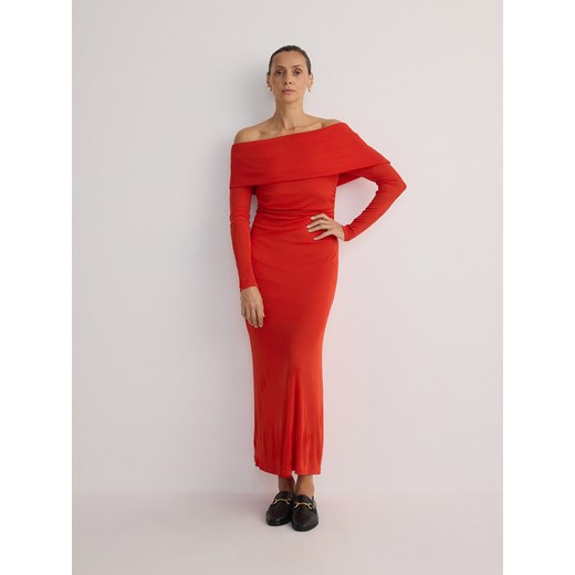 Sukienka Reserved z dekoltem typu hiszpanka z tkaniny 