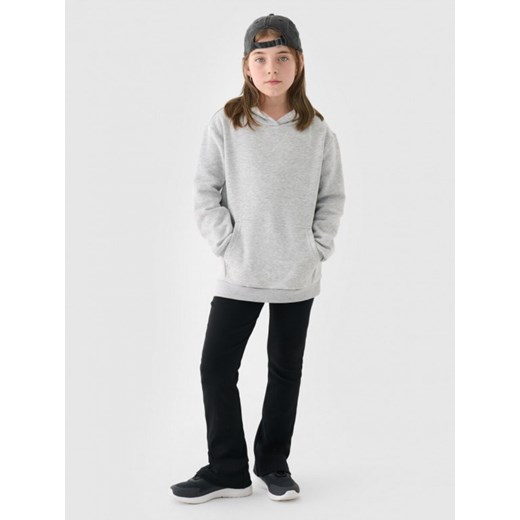 Dresowa bluza dziewczęca nierozpinana z kapturem 4F 4FJWMM00TSWSF1862 - szara ze sklepu Sportstylestory.com w kategorii Bluzy dziewczęce - zdjęcie 175720573
