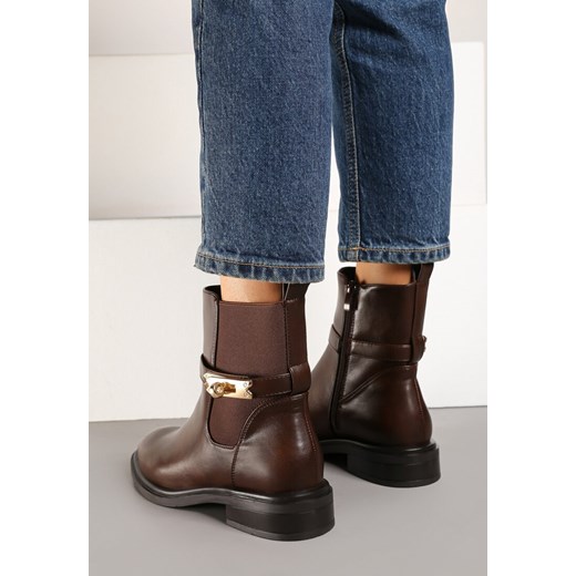 Brązowe Botki Typu Sztyblety z Ozdobnym Paskiem z Metalową Aplikacją Riaessa 39 wyprzedaż born2be.pl