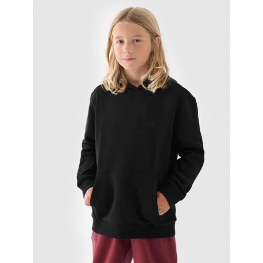 Chłopięca bluza dresowa nierozpinana z kapturem 4F 4FJWMM00TSWSM1860 - czarna ze sklepu Sportstylestory.com w kategorii Bluzy chłopięce - zdjęcie 175733472