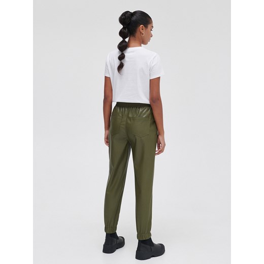 Cropp - Joggery z imitacji skóry - zielony Cropp 38 wyprzedaż Cropp
