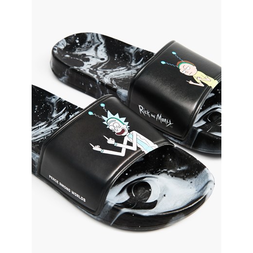 Cropp - Ciemne klapki Rick and Morty - czarny Cropp 42 wyprzedaż Cropp
