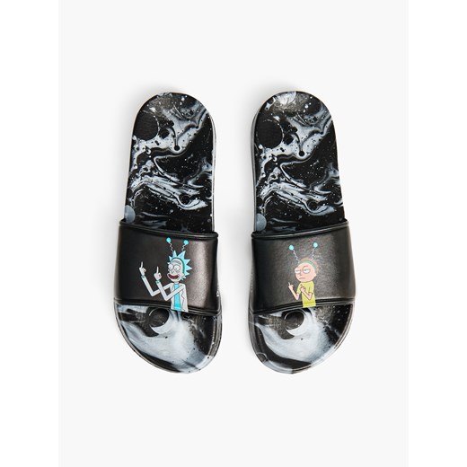 Cropp - Ciemne klapki Rick and Morty - czarny Cropp 46 promocja Cropp