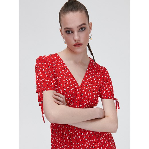 Cropp - Czerwona sukienka midi w kwiatki - czerwony Cropp M promocyjna cena Cropp