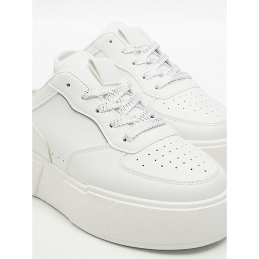 Cropp - Białe sneakersy na platformie - biały Cropp 41 Cropp promocja