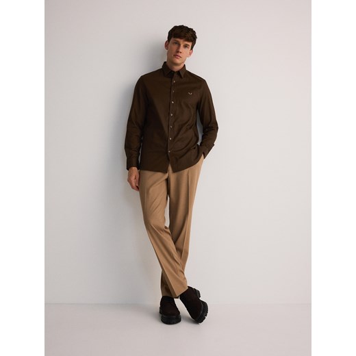 Reserved - Koszula slim fit z haftem - brązowy ze sklepu Reserved w kategorii Koszule męskie - zdjęcie 175859303
