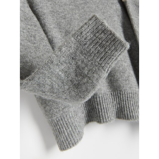 Sweter damski Reserved z elastanu 