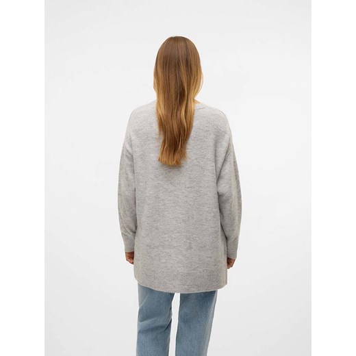 Sweter damski Vero Moda z dekoltem w serek szary casual 