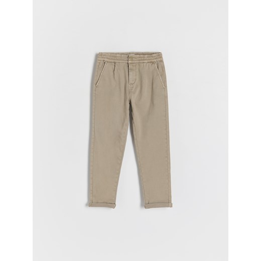 Reserved - Wysokoelastyczne spodnie regular - brązowy ze sklepu Reserved w kategorii Spodnie chłopięce - zdjęcie 176005950